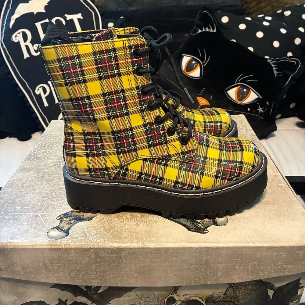 Betsey Johnson Torrid Plaid Platform Combat Boots Lace Up Zipper Side 7.5 Wide - Picture 3 of 12